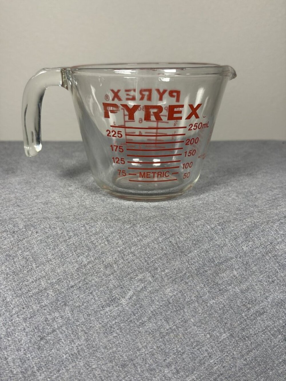 VTG Pyrex 508 Glass Measuring Cup 1 Cup 8 oz 250 mL Red Lettering USA